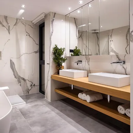 Naar Residence