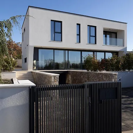 Naar Residence