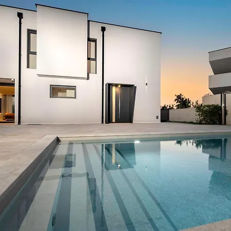 Naar Residence